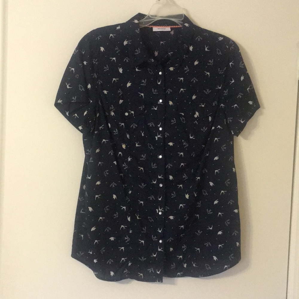 📎 Birds print shirt.